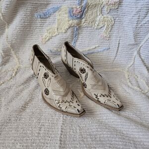 BCBGirls Cream leather Embossed Pointed Toe Western Booties Size 7B/37